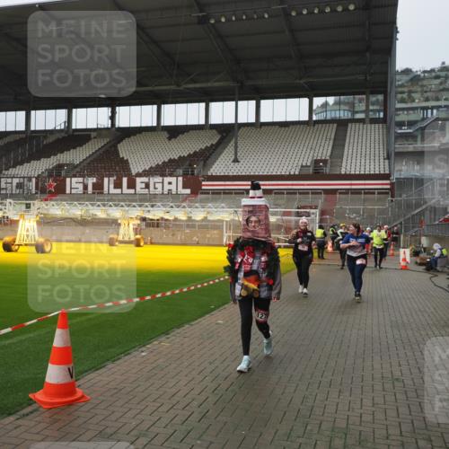 07.12.2025 - St. Pauli X-Mass-Run No. 15 Fabian Wolf http://msf.ph/oto/9411008 07.12.2025 11:12:13 Ziel 76, 79, 388, 416, 597, 605, 695, 819, 836, 888, 1246, 1278 meine-sportfotos.de