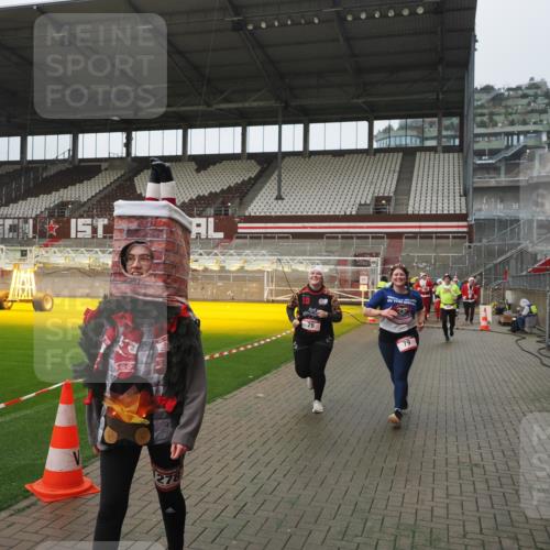 07.12.2025 - St. Pauli X-Mass-Run No. 15 Fabian Wolf http://msf.ph/oto/9411020 07.12.2025 11:12:15 Ziel 76, 79, 218, 388, 416, 597, 605, 671, 682, 695, 718, 819, 836, 839, 888, 1246, 1278 meine-sportfotos.de