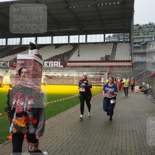 07.12.2025 - St. Pauli X-Mass-Run No. 15 Fabian Wolf http://msf.ph/oto/9411023 07.12.2025 11:12:15 Ziel 76, 79, 218, 388, 416, 597, 605, 671, 682, 695, 718, 819, 836, 839, 888, 1246, 1278 meine-sportfotos.de