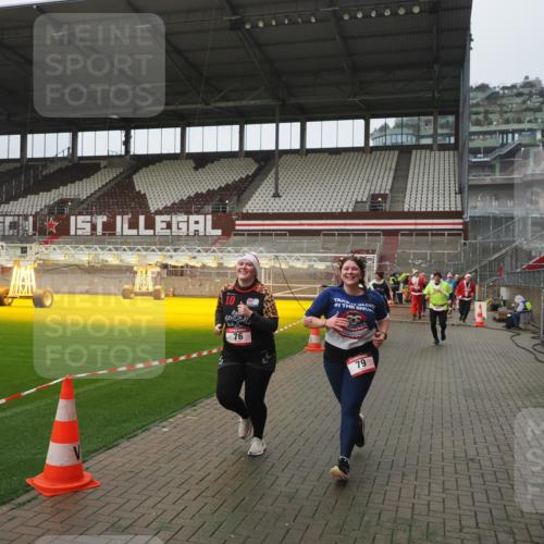07.12.2025 - St. Pauli X-Mass-Run No. 15 Fabian Wolf http://msf.ph/oto/9411032 07.12.2025 11:12:16 Ziel 76, 79, 218, 388, 416, 597, 605, 671, 682, 695, 718, 819, 836, 839, 888, 1246, 1278 meine-sportfotos.de