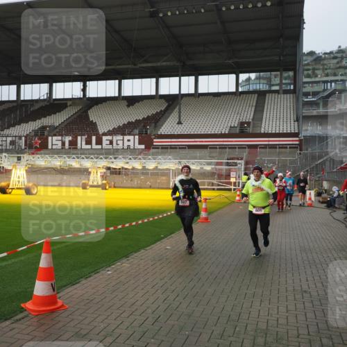 07.12.2025 - St. Pauli X-Mass-Run No. 15 Fabian Wolf http://msf.ph/oto/9411050 07.12.2025 11:12:19 Ziel 76, 79, 218, 388, 416, 597, 605, 671, 682, 718, 836, 839, 888, 1246, 1278, 2858 meine-sportfotos.de