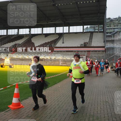 07.12.2025 - St. Pauli X-Mass-Run No. 15 Fabian Wolf http://msf.ph/oto/9411065 07.12.2025 11:12:20 Ziel 76, 79, 218, 416, 597, 605, 671, 682, 718, 836, 839, 888, 1246, 1278, 2858 meine-sportfotos.de