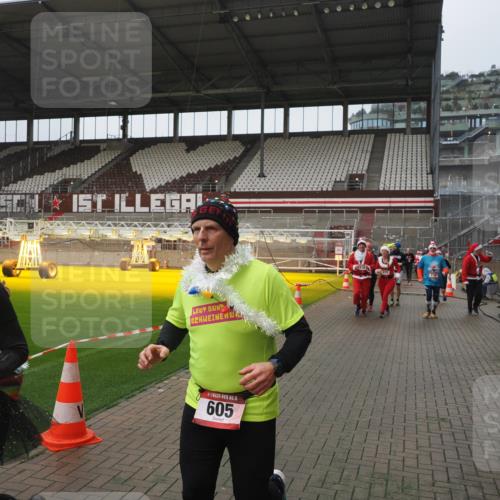 07.12.2025 - St. Pauli X-Mass-Run No. 15 Fabian Wolf http://msf.ph/oto/9411071 07.12.2025 11:12:21 Ziel 46, 76, 79, 218, 597, 605, 663, 671, 682, 718, 836, 839, 888, 1246, 2858 meine-sportfotos.de