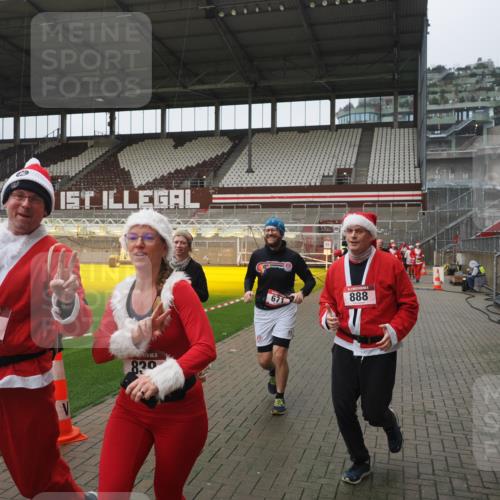 07.12.2025 - St. Pauli X-Mass-Run No. 15 Fabian Wolf http://msf.ph/oto/9411132 07.12.2025 11:12:26 Ziel 46, 76, 79, 218, 489, 597, 605, 663, 671, 682, 718, 836, 839, 888, 1142, 1609, 1610, 2858 meine-sportfotos.de