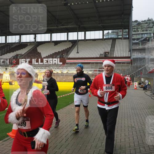 07.12.2025 - St. Pauli X-Mass-Run No. 15 Fabian Wolf http://msf.ph/oto/9411135 07.12.2025 11:12:26 Ziel 46, 76, 79, 218, 489, 597, 605, 663, 671, 682, 718, 836, 839, 888, 1142, 1609, 1610, 2858 meine-sportfotos.de