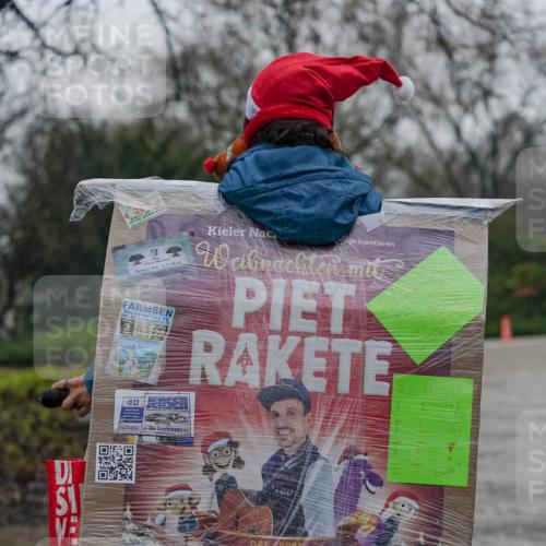 07.12.2025 - St. Pauli X-Mass-Run No. 15 Michael Burmester http://msf.ph/oto/9411148 07.12.2025 09:55:01 Laufen 20, 040, 6, 31, 9680, 3, 66, 40, 27420543, 21, 12, 2025, 400, 15, 14, 400241, 400 meine-sportfotos.de