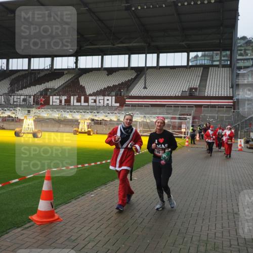 07.12.2025 - St. Pauli X-Mass-Run No. 15 Fabian Wolf http://msf.ph/oto/9411155 07.12.2025 11:12:31 Ziel 46, 218, 489, 597, 663, 671, 682, 718, 836, 839, 888, 1142, 1261, 1423, 1609, 1610, 2858 meine-sportfotos.de