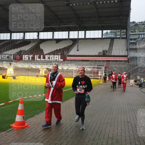 07.12.2025 - St. Pauli X-Mass-Run No. 15 Fabian Wolf http://msf.ph/oto/9411161 07.12.2025 11:12:31 Ziel 46, 218, 489, 597, 663, 671, 682, 718, 836, 839, 888, 1142, 1261, 1423, 1609, 1610, 2858 meine-sportfotos.de