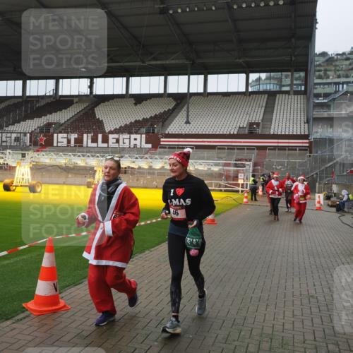 07.12.2025 - St. Pauli X-Mass-Run No. 15 Fabian Wolf http://msf.ph/oto/9411164 07.12.2025 11:12:31 Ziel 46, 218, 489, 597, 663, 671, 682, 718, 836, 839, 888, 1142, 1261, 1423, 1609, 1610, 2858 meine-sportfotos.de
