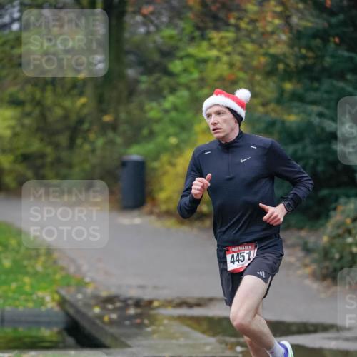 07.12.2025 - St. Pauli X-Mass-Run No. 15 Michael Burmester http://msf.ph/oto/9411169 07.12.2025 09:56:47 Laufen 15, 445, 7 meine-sportfotos.de