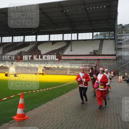 07.12.2025 - St. Pauli X-Mass-Run No. 15 Fabian Wolf http://msf.ph/oto/9411177 07.12.2025 11:12:35 Ziel 46, 218, 489, 663, 671, 682, 718, 1142, 1261, 1423, 1609, 1610, 2858 meine-sportfotos.de