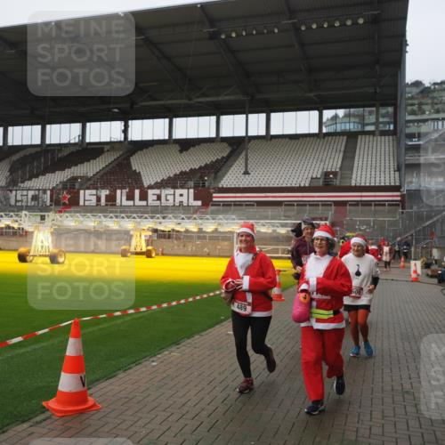 07.12.2025 - St. Pauli X-Mass-Run No. 15 Fabian Wolf http://msf.ph/oto/9411183 07.12.2025 11:12:35 Ziel 46, 218, 489, 663, 671, 682, 718, 1142, 1261, 1423, 1609, 1610, 2858 meine-sportfotos.de