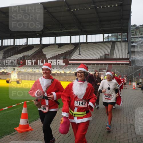 07.12.2025 - St. Pauli X-Mass-Run No. 15 Fabian Wolf http://msf.ph/oto/9411193 07.12.2025 11:12:36 Ziel 46, 489, 663, 1142, 1261, 1420, 1422, 1423, 1609, 1610, 2858 meine-sportfotos.de