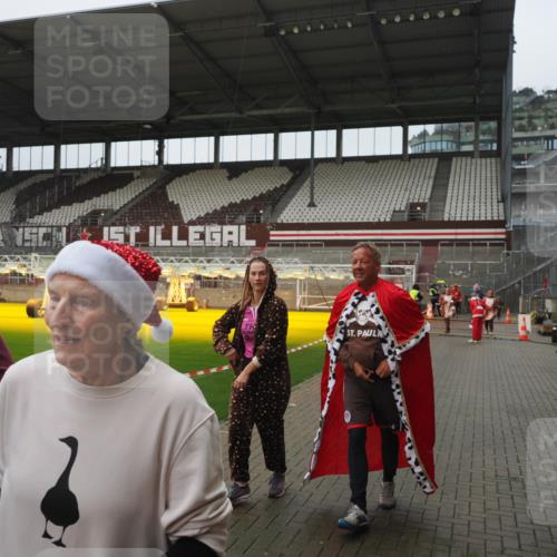 07.12.2025 - St. Pauli X-Mass-Run No. 15 Fabian Wolf http://msf.ph/oto/9411210 07.12.2025 11:12:38 Ziel 46, 489, 663, 1142, 1261, 1420, 1422, 1423, 1609, 1610 meine-sportfotos.de
