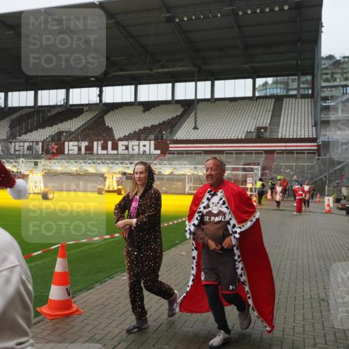 07.12.2025 - St. Pauli X-Mass-Run No. 15 Fabian Wolf http://msf.ph/oto/9411213 07.12.2025 11:12:38 Ziel 46, 489, 663, 1142, 1261, 1420, 1422, 1423, 1609, 1610 meine-sportfotos.de