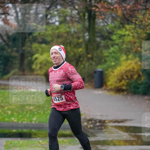 07.12.2025 - St. Pauli X-Mass-Run No. 15 Michael Burmester http://msf.ph/oto/9411250 07.12.2025 09:57:56 Laufen 93, 15, 4525 meine-sportfotos.de