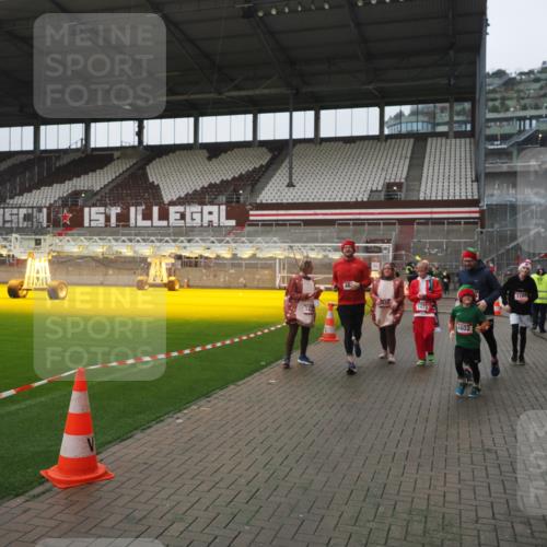 07.12.2025 - St. Pauli X-Mass-Run No. 15 Fabian Wolf http://msf.ph/oto/9411266 07.12.2025 11:12:49 Ziel 494, 1420, 1422, 1423, 3167, 4794, 4795, 4796, 4802, 4804 meine-sportfotos.de
