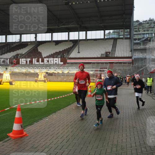 07.12.2025 - St. Pauli X-Mass-Run No. 15 Fabian Wolf http://msf.ph/oto/9411279 07.12.2025 11:12:50 Ziel 494, 681, 919, 1420, 1422, 1423, 3167, 4794, 4795, 4796, 4802, 4804 meine-sportfotos.de