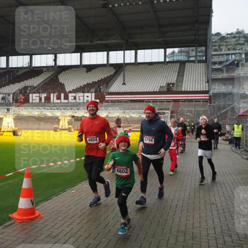 07.12.2025 - St. Pauli X-Mass-Run No. 15 Fabian Wolf http://msf.ph/oto/9411288 07.12.2025 11:12:51 Ziel 494, 681, 919, 1420, 1422, 3167, 4794, 4795, 4796, 4802, 4804 meine-sportfotos.de