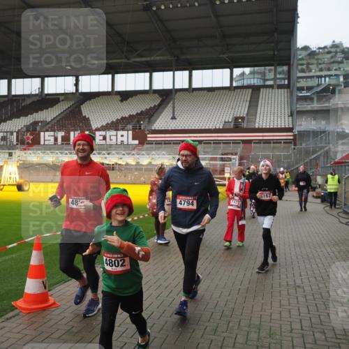 07.12.2025 - St. Pauli X-Mass-Run No. 15 Fabian Wolf http://msf.ph/oto/9411295 07.12.2025 11:12:51 Ziel 494, 681, 919, 1420, 1422, 3167, 4794, 4795, 4796, 4802, 4804 meine-sportfotos.de