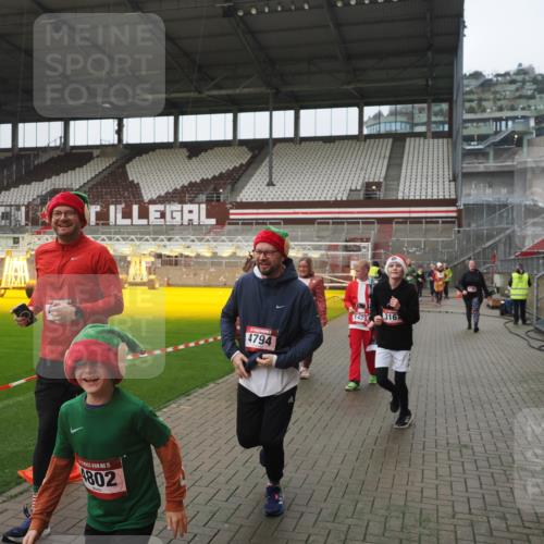 07.12.2025 - St. Pauli X-Mass-Run No. 15 Fabian Wolf http://msf.ph/oto/9411298 07.12.2025 11:12:51 Ziel 494, 681, 919, 1420, 1422, 3167, 4794, 4795, 4796, 4802, 4804 meine-sportfotos.de