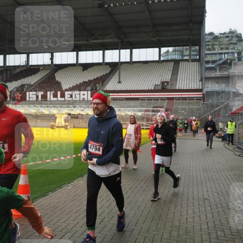 07.12.2025 - St. Pauli X-Mass-Run No. 15 Fabian Wolf http://msf.ph/oto/9411301 07.12.2025 11:12:52 Ziel 494, 681, 919, 1175, 1178, 1420, 1422, 3167, 4794, 4795, 4796, 4802, 4804 meine-sportfotos.de