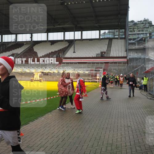 07.12.2025 - St. Pauli X-Mass-Run No. 15 Fabian Wolf http://msf.ph/oto/9411317 07.12.2025 11:12:53 Ziel 494, 681, 919, 1175, 1178, 1420, 1422, 1703, 3167, 4794, 4795, 4796, 4802, 4804 meine-sportfotos.de
