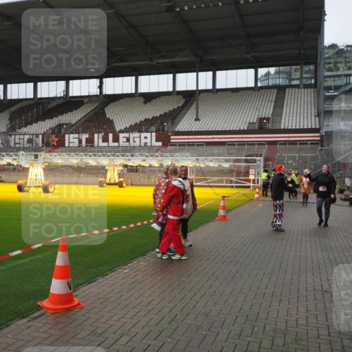 07.12.2025 - St. Pauli X-Mass-Run No. 15 Fabian Wolf http://msf.ph/oto/9411326 07.12.2025 11:12:54 Ziel 494, 681, 919, 1175, 1178, 1420, 1422, 1703, 3167, 4794, 4795, 4796, 4802, 4804 meine-sportfotos.de