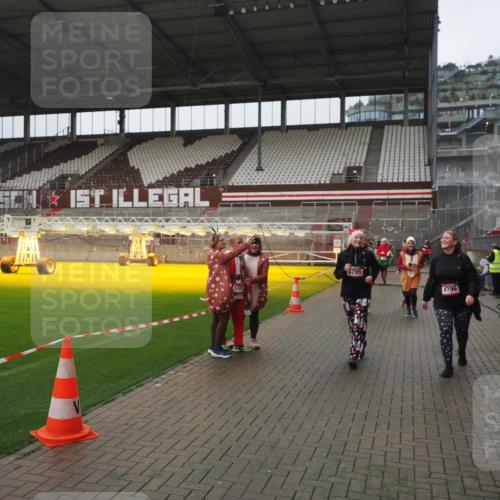 07.12.2025 - St. Pauli X-Mass-Run No. 15 Fabian Wolf http://msf.ph/oto/9411338 07.12.2025 11:12:57 Ziel 494, 681, 683, 684, 919, 1175, 1178, 1703, 3167, 4794, 4795, 4796, 4802, 4804 meine-sportfotos.de