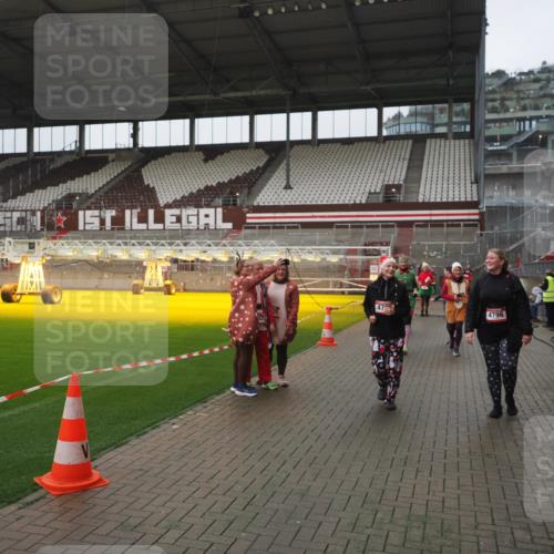 07.12.2025 - St. Pauli X-Mass-Run No. 15 Fabian Wolf http://msf.ph/oto/9411341 07.12.2025 11:12:58 Ziel 494, 681, 683, 684, 919, 1175, 1178, 1703, 3167, 4794, 4795, 4796, 4802, 4804 meine-sportfotos.de