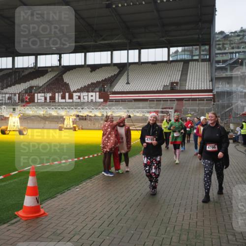 07.12.2025 - St. Pauli X-Mass-Run No. 15 Fabian Wolf http://msf.ph/oto/9411354 07.12.2025 11:12:58 Ziel 494, 681, 683, 684, 919, 1175, 1178, 1703, 3167, 4794, 4795, 4796, 4802, 4804 meine-sportfotos.de