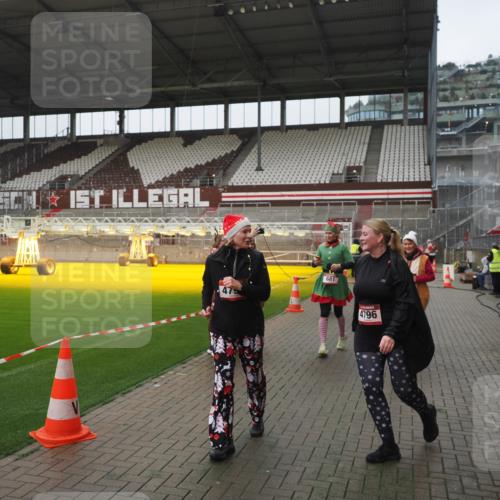 07.12.2025 - St. Pauli X-Mass-Run No. 15 Fabian Wolf http://msf.ph/oto/9411366 07.12.2025 11:12:59 Ziel 494, 681, 683, 684, 919, 1175, 1178, 1703, 3167, 4794, 4795, 4796, 4802, 4804 meine-sportfotos.de