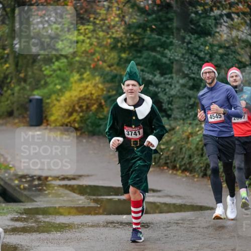 07.12.2025 - St. Pauli X-Mass-Run No. 15 Michael Burmester http://msf.ph/oto/9411389 07.12.2025 09:58:57 Laufen 3741, 4545, 2087 meine-sportfotos.de
