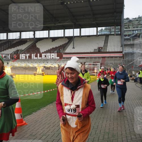 07.12.2025 - St. Pauli X-Mass-Run No. 15 Fabian Wolf http://msf.ph/oto/9411394 07.12.2025 11:13:02 Ziel 681, 683, 684, 919, 1175, 1178, 1703, 3167, 4795, 4796 meine-sportfotos.de