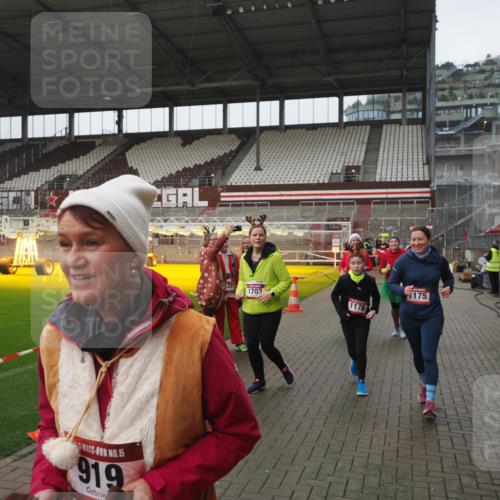 07.12.2025 - St. Pauli X-Mass-Run No. 15 Fabian Wolf http://msf.ph/oto/9411401 07.12.2025 11:13:03 Ziel 681, 683, 684, 919, 1175, 1178, 1703, 3167, 4795, 4796 meine-sportfotos.de