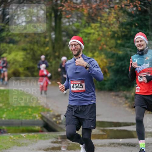 07.12.2025 - St. Pauli X-Mass-Run No. 15 Michael Burmester http://msf.ph/oto/9411412 07.12.2025 09:58:58 Laufen 26, 15, 4545, 50 meine-sportfotos.de