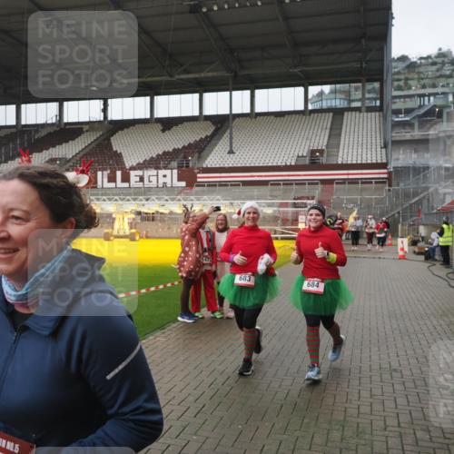 07.12.2025 - St. Pauli X-Mass-Run No. 15 Fabian Wolf http://msf.ph/oto/9411422 07.12.2025 11:13:05 Ziel 17, 22, 47, 681, 683, 684, 919, 1022, 1175, 1178, 1703, 4795, 4796 meine-sportfotos.de