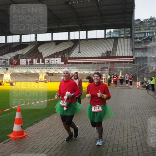 07.12.2025 - St. Pauli X-Mass-Run No. 15 Fabian Wolf http://msf.ph/oto/9411425 07.12.2025 11:13:05 Ziel 17, 22, 47, 681, 683, 684, 919, 1022, 1175, 1178, 1703, 4795, 4796 meine-sportfotos.de