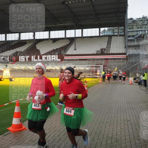 07.12.2025 - St. Pauli X-Mass-Run No. 15 Fabian Wolf http://msf.ph/oto/9411432 07.12.2025 11:13:05 Ziel 17, 22, 47, 681, 683, 684, 919, 1022, 1175, 1178, 1703, 4795, 4796 meine-sportfotos.de