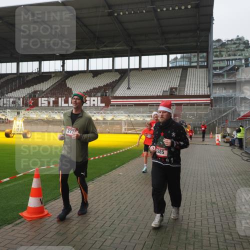 07.12.2025 - St. Pauli X-Mass-Run No. 15 Fabian Wolf http://msf.ph/oto/9411530 07.12.2025 11:13:30 Ziel 585, 1111, 1114, 1338, 1341, 1664, 2125, 2773 meine-sportfotos.de