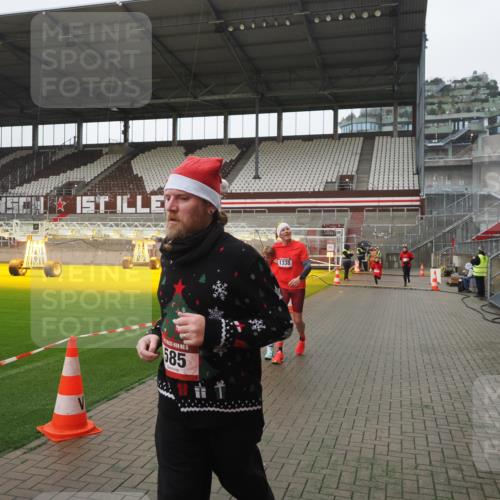 07.12.2025 - St. Pauli X-Mass-Run No. 15 Fabian Wolf http://msf.ph/oto/9411542 07.12.2025 11:13:31 Ziel 585, 1111, 1114, 1338, 1341, 1664, 2125, 2773 meine-sportfotos.de
