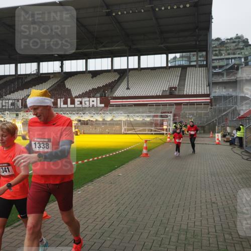 07.12.2025 - St. Pauli X-Mass-Run No. 15 Fabian Wolf http://msf.ph/oto/9411560 07.12.2025 11:13:34 Ziel 585, 1111, 1114, 1338, 1341, 1664, 2125, 2773 meine-sportfotos.de