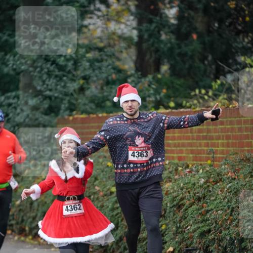 07.12.2025 - St. Pauli X-Mass-Run No. 15 Michael Burmester http://msf.ph/oto/9411573 07.12.2025 09:59:44 Laufen 4362, 15, 4363 meine-sportfotos.de