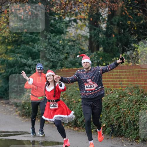 07.12.2025 - St. Pauli X-Mass-Run No. 15 Michael Burmester http://msf.ph/oto/9411576 07.12.2025 09:59:45 Laufen 4362, 4363 meine-sportfotos.de