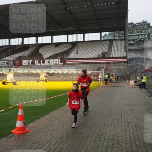 07.12.2025 - St. Pauli X-Mass-Run No. 15 Fabian Wolf http://msf.ph/oto/9411584 07.12.2025 11:13:37 Ziel 585, 1111, 1114, 1338, 1341, 1664, 2773 meine-sportfotos.de