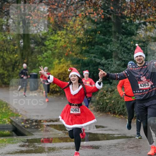 07.12.2025 - St. Pauli X-Mass-Run No. 15 Michael Burmester http://msf.ph/oto/9411585 07.12.2025 09:59:46 Laufen 4362, 4363 meine-sportfotos.de