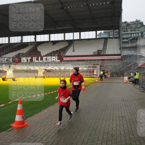 07.12.2025 - St. Pauli X-Mass-Run No. 15 Fabian Wolf http://msf.ph/oto/9411588 07.12.2025 11:13:37 Ziel 585, 1111, 1114, 1338, 1341, 1664, 2773 meine-sportfotos.de