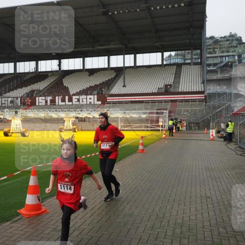 07.12.2025 - St. Pauli X-Mass-Run No. 15 Fabian Wolf http://msf.ph/oto/9411594 07.12.2025 11:13:38 Ziel 585, 1111, 1114, 1338, 1341, 1664, 2773 meine-sportfotos.de