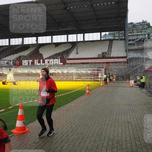 07.12.2025 - St. Pauli X-Mass-Run No. 15 Fabian Wolf http://msf.ph/oto/9411600 07.12.2025 11:13:38 Ziel 585, 1111, 1114, 1338, 1341, 1664, 2773 meine-sportfotos.de