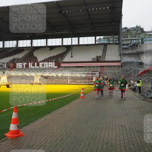 07.12.2025 - St. Pauli X-Mass-Run No. 15 Fabian Wolf http://msf.ph/oto/9411627 07.12.2025 11:13:59 Ziel 274, 375, 425, 475, 708 meine-sportfotos.de